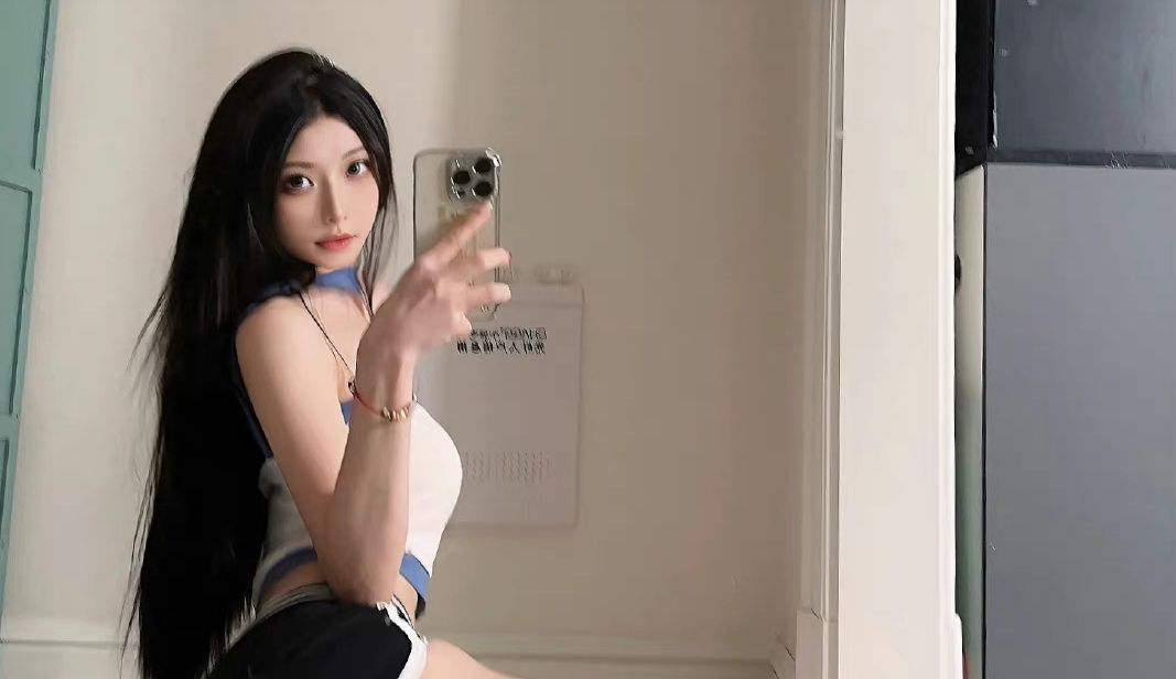 颜值与魅力并存的时尚女网红陈妮妮UNI